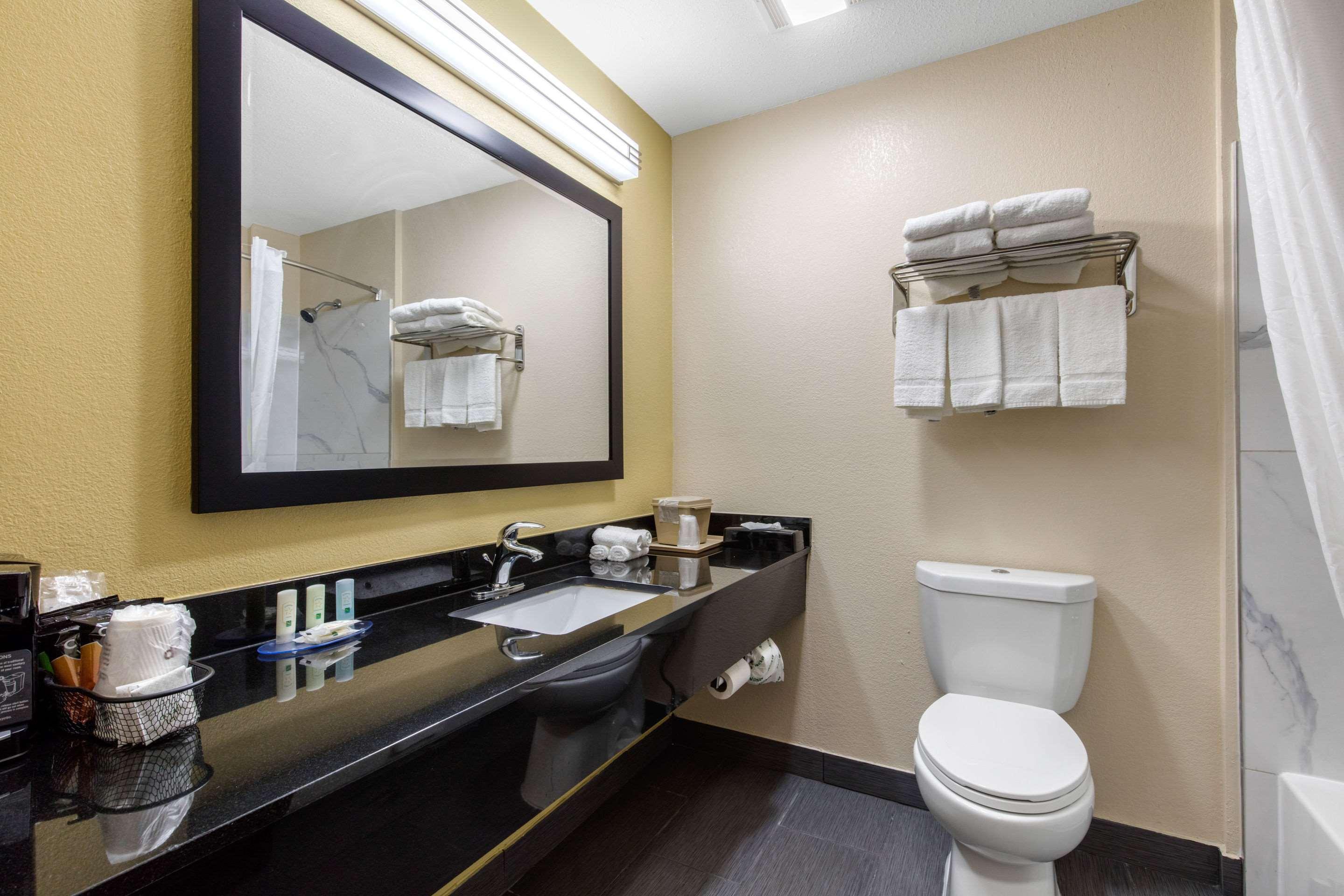 Quality Inn Cadiz Esterno foto