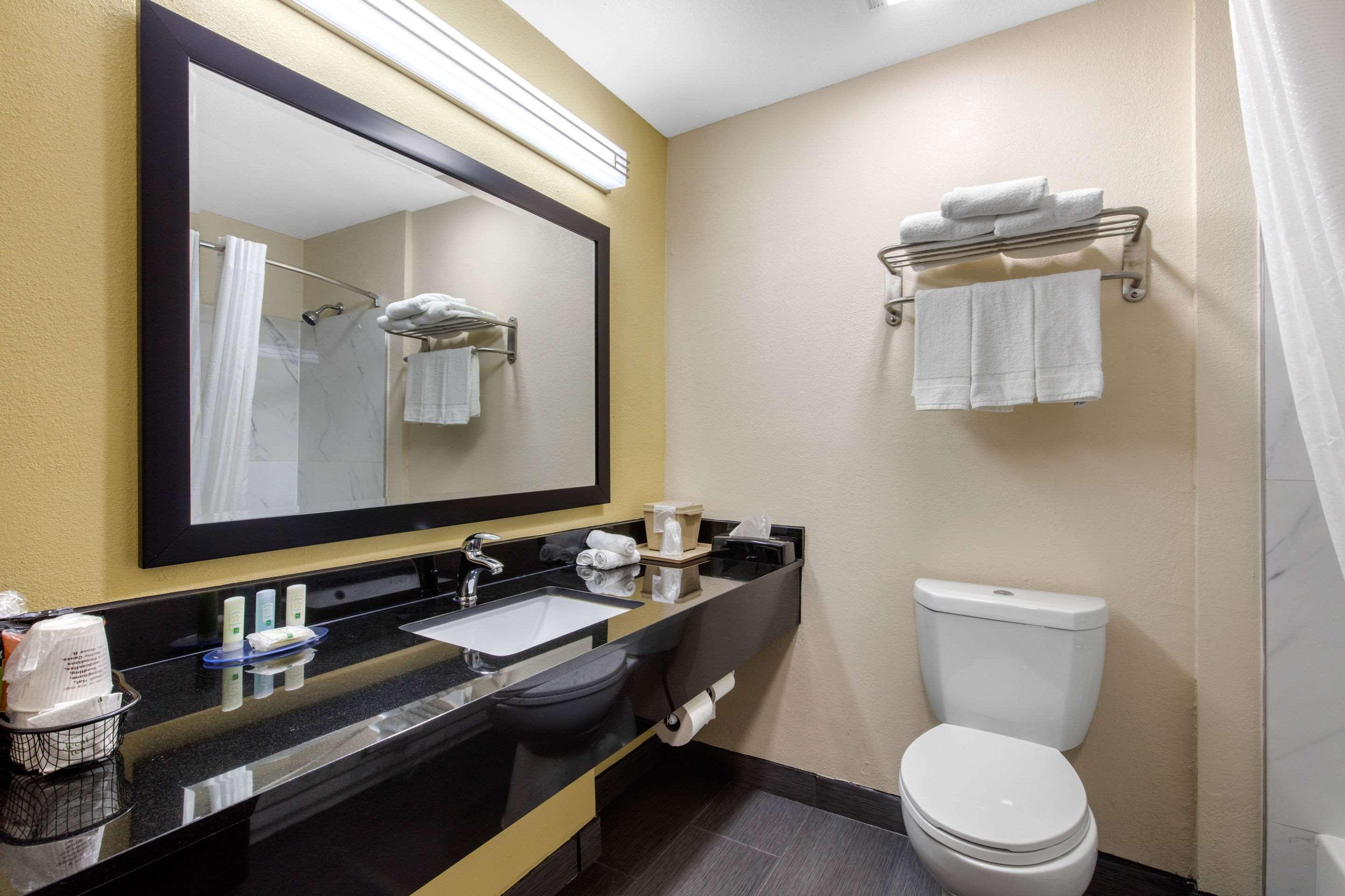Quality Inn Cadiz Esterno foto